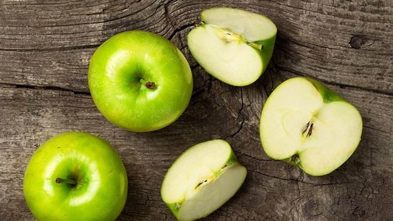 Health Benefits of Green Apple : അറിയാം ഗ്രീൻ ആപ്പിൾ കഴിച്ചാലുള്ള ഏഴ് ആരോ​ഗ്യ​ഗുണങ്ങൾ