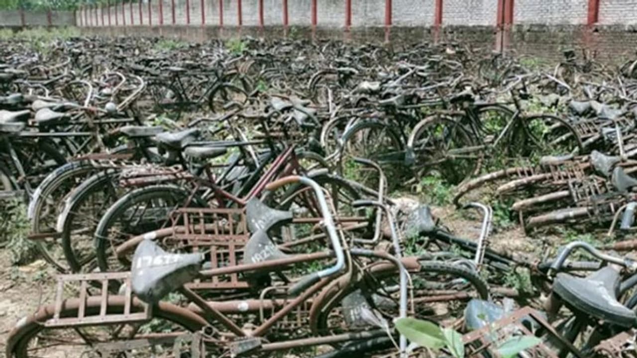 ವಲಸಿಗ ಕಾರ್ಮಿಕರ 5400 ಸೈಕಲ್ ಹರಾಜು: 21 ಲಕ್ಷ ರು. ಆದಾಯ ವಲಸಿಗ ಕಾರ್ಮಿಕರ 5400 ಸೈಕಲ್ ಹರಾಜು: 21 ಲಕ್ಷ ರು. ಆದಾಯ