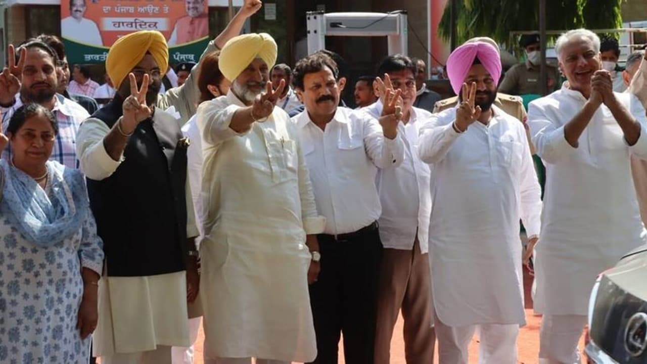 പഞ്ചാബിൽ കോൺഗ്രസിന് വീണ്ടും തിരിച്ചടി; നാല് മുൻ മന്ത്രിമാർ അടക്കം അഞ്ച് നേതാക്കൾ ബിജെപിയിലേക്ക്