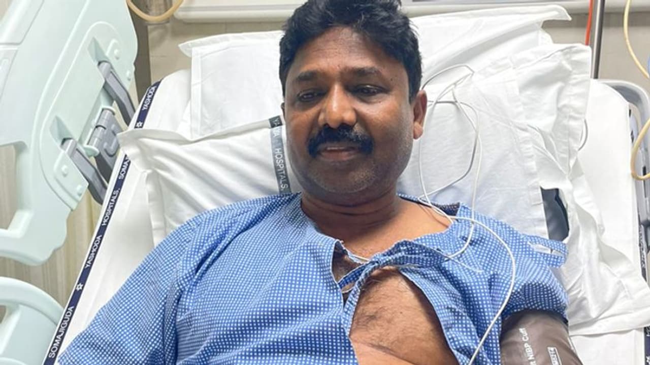 మంత్రి ఆదిమూలపు సురేష్కు అస్వస్థత.. పరామర్శించిన సీఎం జగన్ మంత్రి ఆదిమూలపు సురేష్కు అస్వస్థత.. పరామర్శించిన సీఎం జగన్