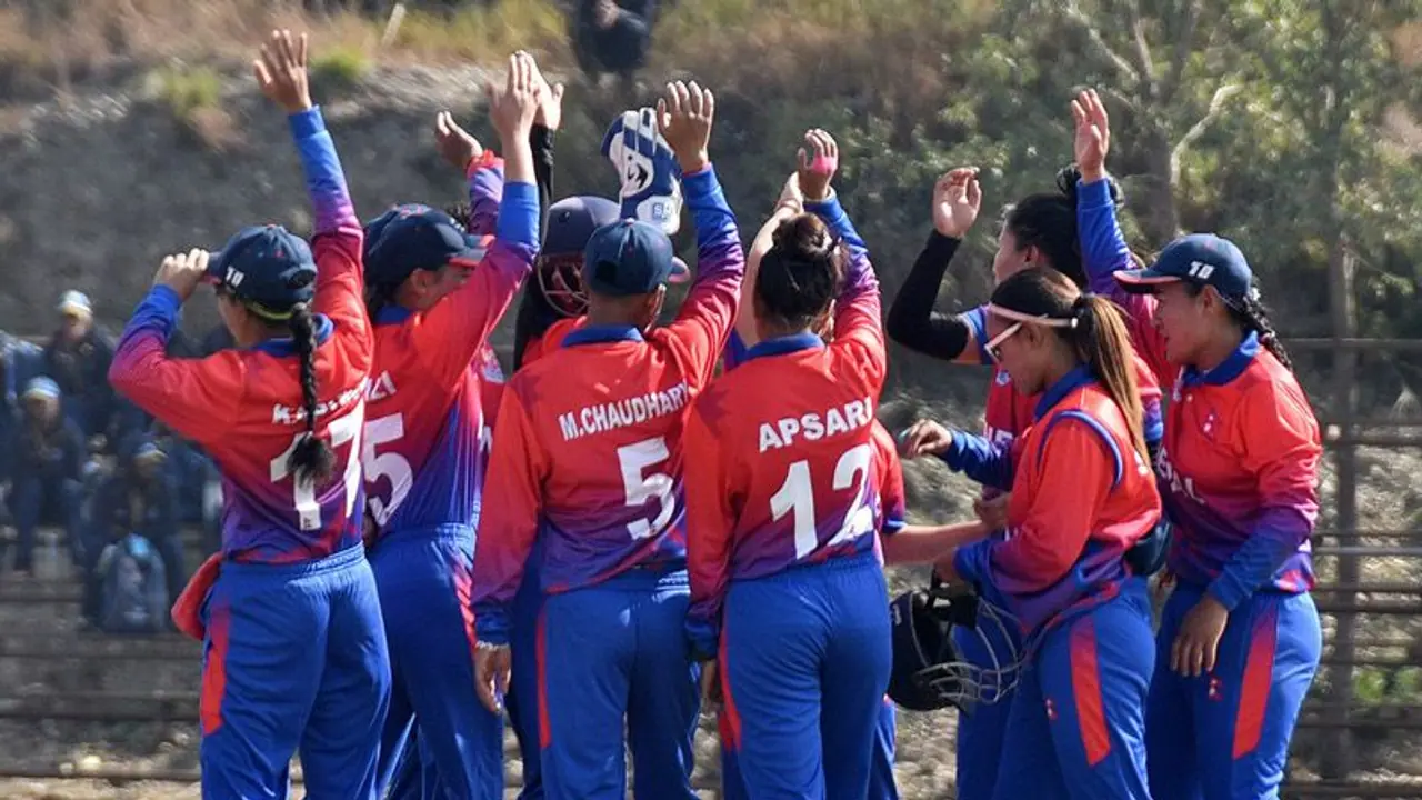 T20 वर्ल्ड कप क्वालिफायर में अनोखा रिकार्ड: नेपाल की महिला टीम महज 8 रन पर आलआउट, यूएई 7 गेंदों में जीत गई T20 वर्ल्ड कप क्वालिफायर में अनोखा रिकार्ड: नेपाल की महिला टीम महज 8 रन पर आलआउट, यूएई 7 गेंदों में जीत गई