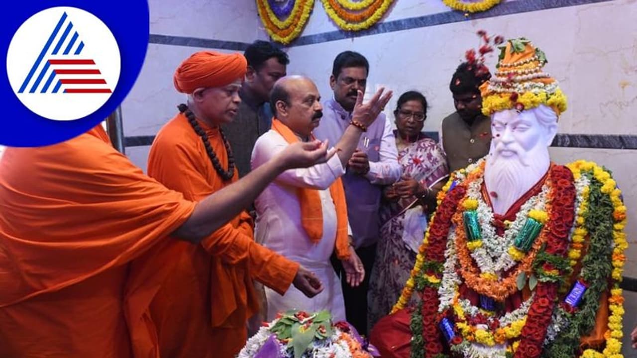 Chitradurga: ಶ್ರೀ ಭಗೀರಥ ಪೀಠಕ್ಕೆ 5 ಕೋಟಿ ರೂ. ಅನುದಾನ: ಸಿಎಂ ಬೊಮ್ಮಾಯಿ ಘೋಷಣೆ! Chitradurga: ಶ್ರೀ ಭಗೀರಥ ಪೀಠಕ್ಕೆ 5 ಕೋಟಿ ರೂ. ಅನುದಾನ: ಸಿಎಂ ಬೊಮ್ಮಾಯಿ ಘೋಷಣೆ!