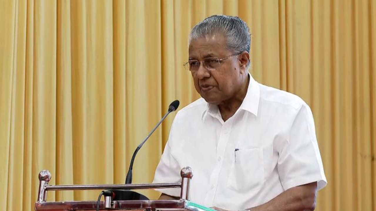 'ജനം നെഞ്ച് തൊട്ട് പറഞ്ഞു, ഇത് ഞങ്ങടെ സർക്കാർ', പരോക്ഷ മറുപടിയുമായി പിണറായി 'ജനം നെഞ്ച് തൊട്ട് പറഞ്ഞു, ഇത് ഞങ്ങടെ സർക്കാർ', പരോക്ഷ മറുപടിയുമായി പിണറായി