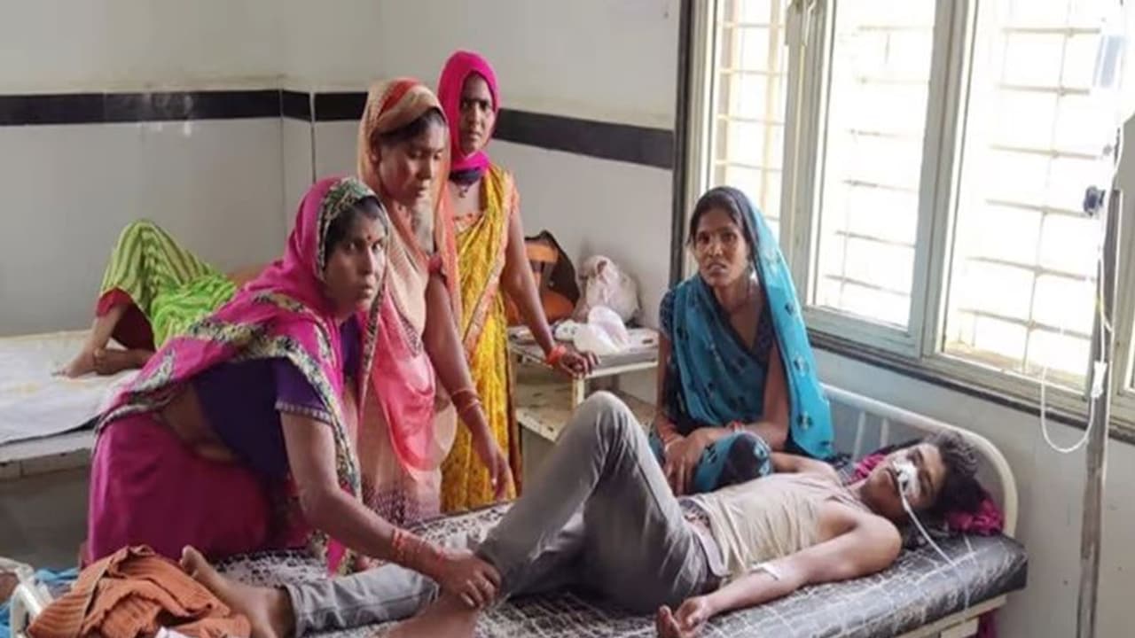 शराब में खोई सुध बुध : नमक की जगह चाटता रहा चूहामार, फिर जो हुआ वह कईयों के लिए सबक था शराब में खोई सुध बुध : नमक की जगह चाटता रहा चूहामार, फिर जो हुआ वह कईयों के लिए सबक था