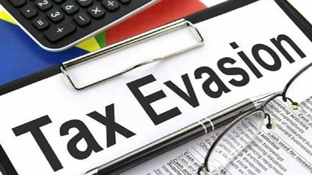 आगरा में रामा ट्रेडर्स के तीन ठिकानों पर हुई कार्रवाई, 15 लाख कराए गए सरेंडर आगरा में रामा ट्रेडर्स के तीन ठिकानों पर हुई कार्रवाई, 15 लाख कराए गए सरेंडर