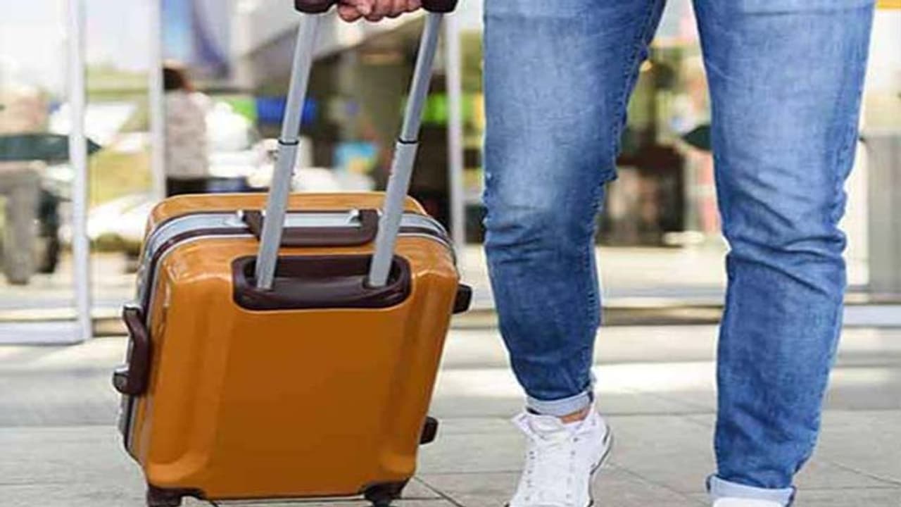 यात्रा पर जाते समय दिख जाए इन 4 से कोई भी 1 व्यक्ति तो इसे मानना चाहिए शुभ शकुन यात्रा पर जाते समय दिख जाए इन 4 से कोई भी 1 व्यक्ति तो इसे मानना चाहिए शुभ शकुन