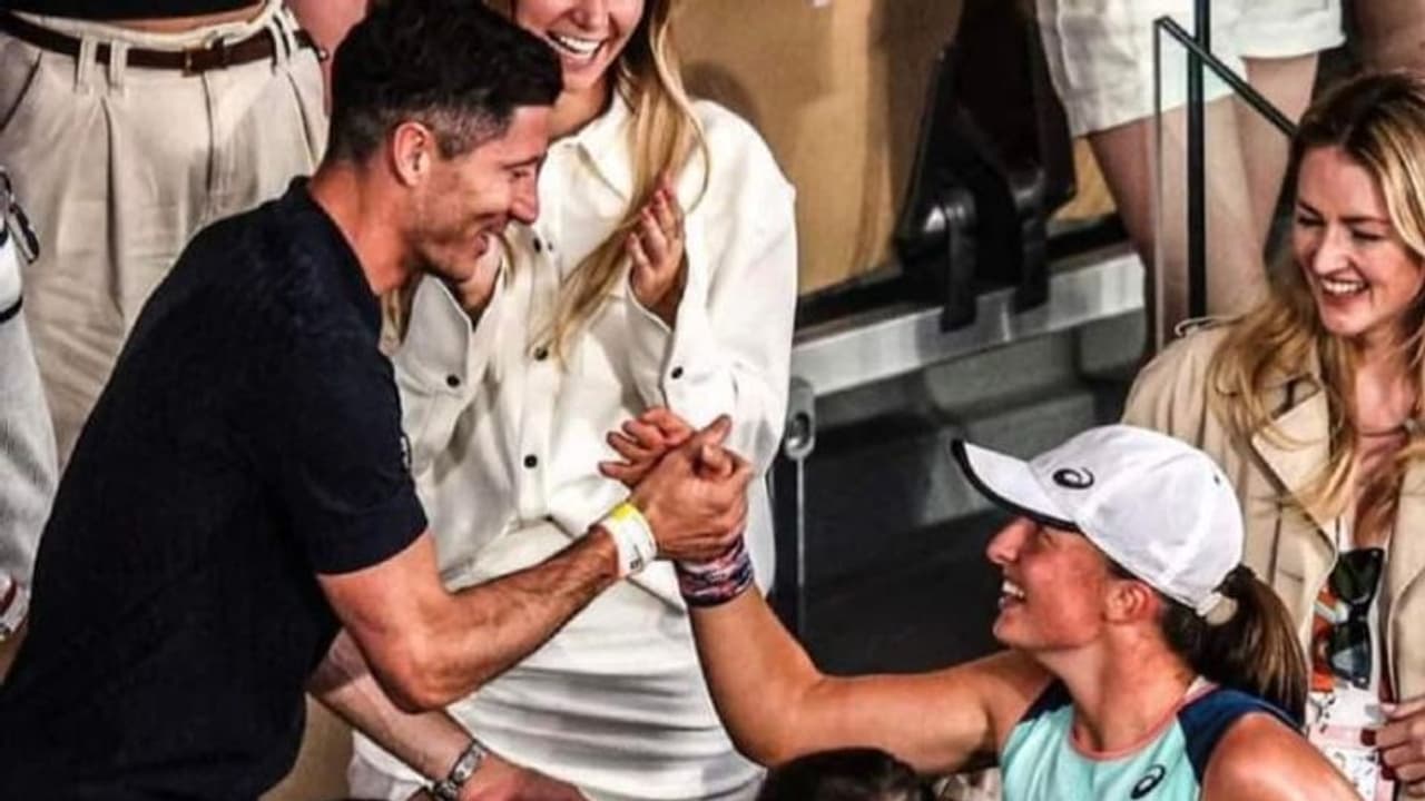 ഇഗയുടെ ഫ്രഞ്ച് ഓപ്പണ്‍ ഫൈനല്‍ കാണാന്‍ ലെവന്‍ഡോസ്‌കിയെത്തി; അഭിനന്ദിച്ച് പോളിഷ് താരം വീഡിയോ വൈറല്‍ 