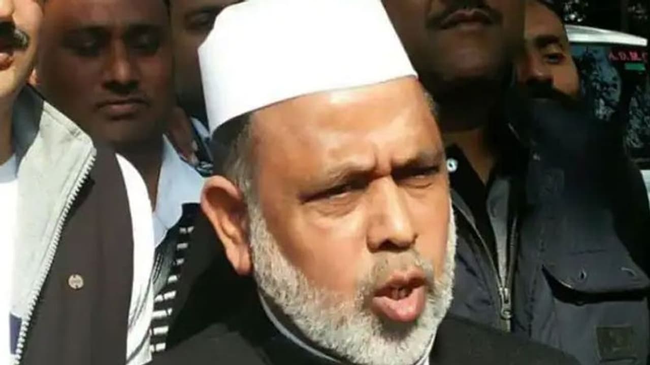 बसपा के पूर्व एमएलसी हाजी इकबाल समेत उनके परिवार की फिर बढ़ी मुश्किलें, इस संगीन मामले में दर्ज हुआ केस बसपा के पूर्व एमएलसी हाजी इकबाल समेत उनके परिवार की फिर बढ़ी मुश्किलें, इस संगीन मामले में दर्ज हुआ केस