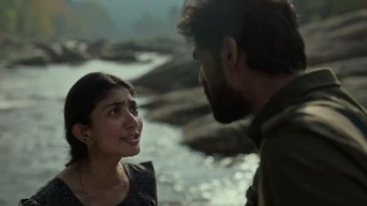 Virata Parvam trailer : സായ് പല്ലവിയുടെ 'വിരാട പര്വം', ട്രെയിലര് പുറത്തുവിട്ടു Virata Parvam trailer : സായ് പല്ലവിയുടെ 'വിരാട പര്വം', ട്രെയിലര് പുറത്തുവിട്ടു