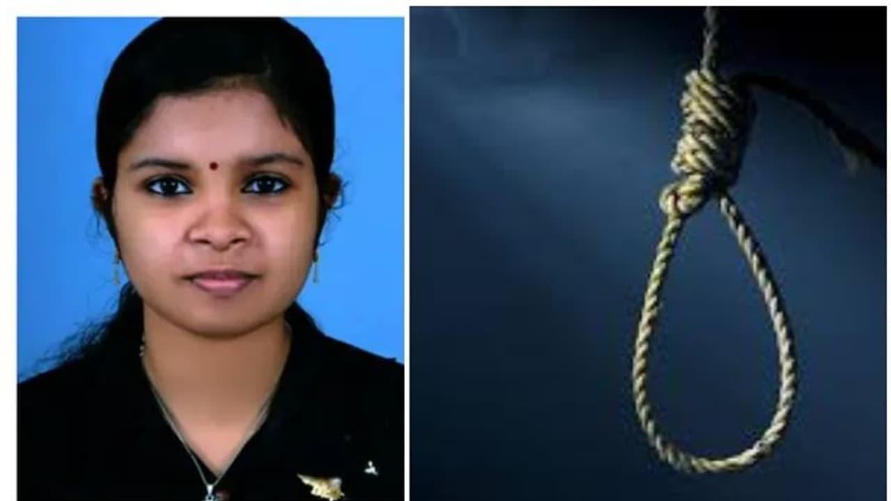 'പരിധിവിട്ട ഉപയോഗമില്ല, മൊബൈല് അഡിക്ഷനുമില്ല'; ദുരൂഹത ഒഴിയാതെ പ്ലസ് വണ് വിദ്യാര്ഥിനിയുടെ ആത്മഹത്യ 'പരിധിവിട്ട ഉപയോഗമില്ല, മൊബൈല് അഡിക്ഷനുമില്ല'; ദുരൂഹത ഒഴിയാതെ പ്ലസ് വണ് വിദ്യാര്ഥിനിയുടെ ആത്മഹത്യ