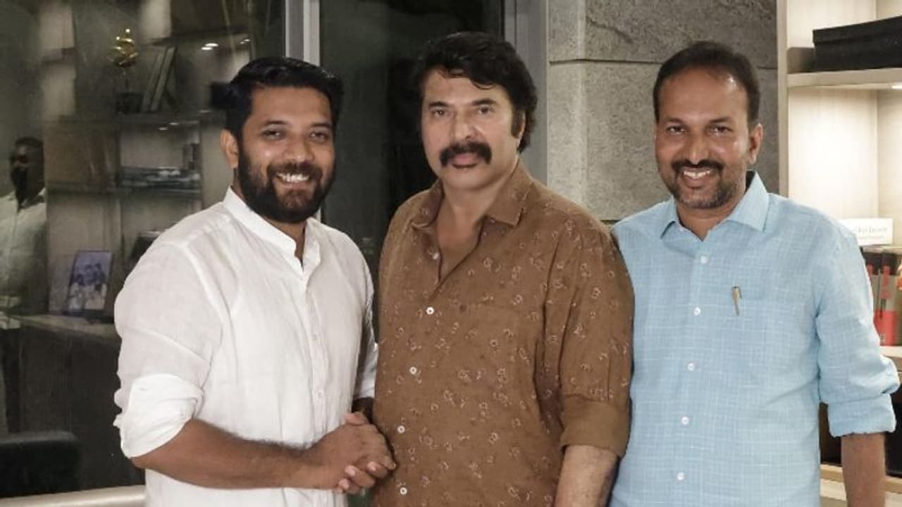 Mammootty : 'ഫാൻ ബോയ്സ് മമ്മൂക്കയെ കാണാൻ എത്തിയപ്പോൾ'; ചിത്രങ്ങൾ വൈറൽ