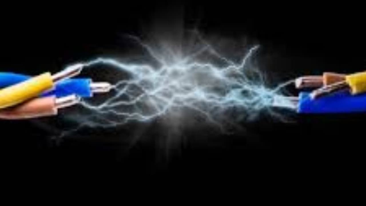 കൊല്ലത്ത് പൊലീസ് ഉദ്യോഗസ്ഥൻ വൈദ്യുതാഘാതമേറ്റ് മരിച്ചു