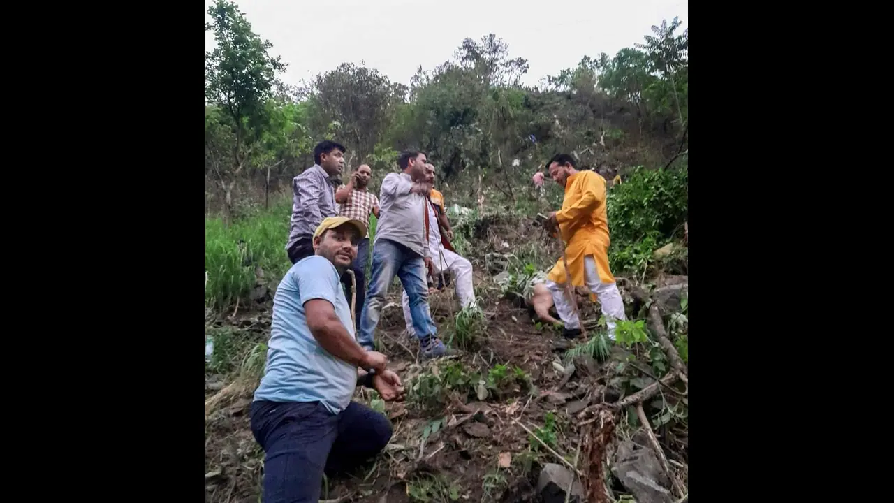 बस एक झपकी और मौत के आगोश में समा गईं 24 जिंदगियां...बिना रूके तीसरी ट्रिप पूरा करने जा रही थी बस