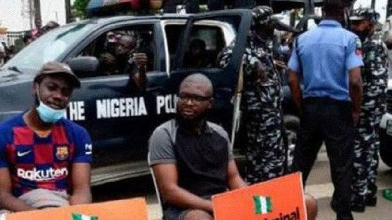 নাইজিরিয়ার গির্জায় আচমকা গুলিবর্ষণ, গুলিবিদ্ধ হয়ে ৫০ জনের মৃত্যু নাইজিরিয়ার গির্জায় আচমকা গুলিবর্ষণ, গুলিবিদ্ধ হয়ে ৫০ জনের মৃত্যু