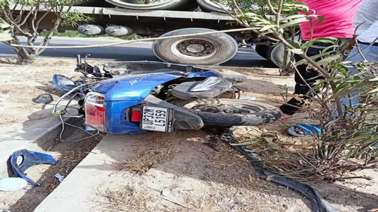 सड़क हादसे में दो सगी बहनों की दर्दनाक मौत, हेलमेट भी नही बचा सका जान सड़क हादसे में दो सगी बहनों की दर्दनाक मौत, हेलमेट भी नही बचा सका जान