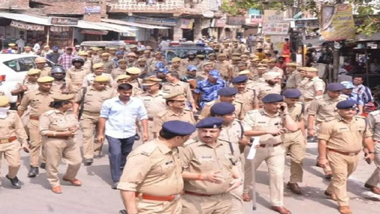 कानपुर हिंसा: ड्रोन से रखी जा रही इमारतों के अंदर होने वाली गतिविधियों पर नजर कानपुर हिंसा: ड्रोन से रखी जा रही इमारतों के अंदर होने वाली गतिविधियों पर नजर