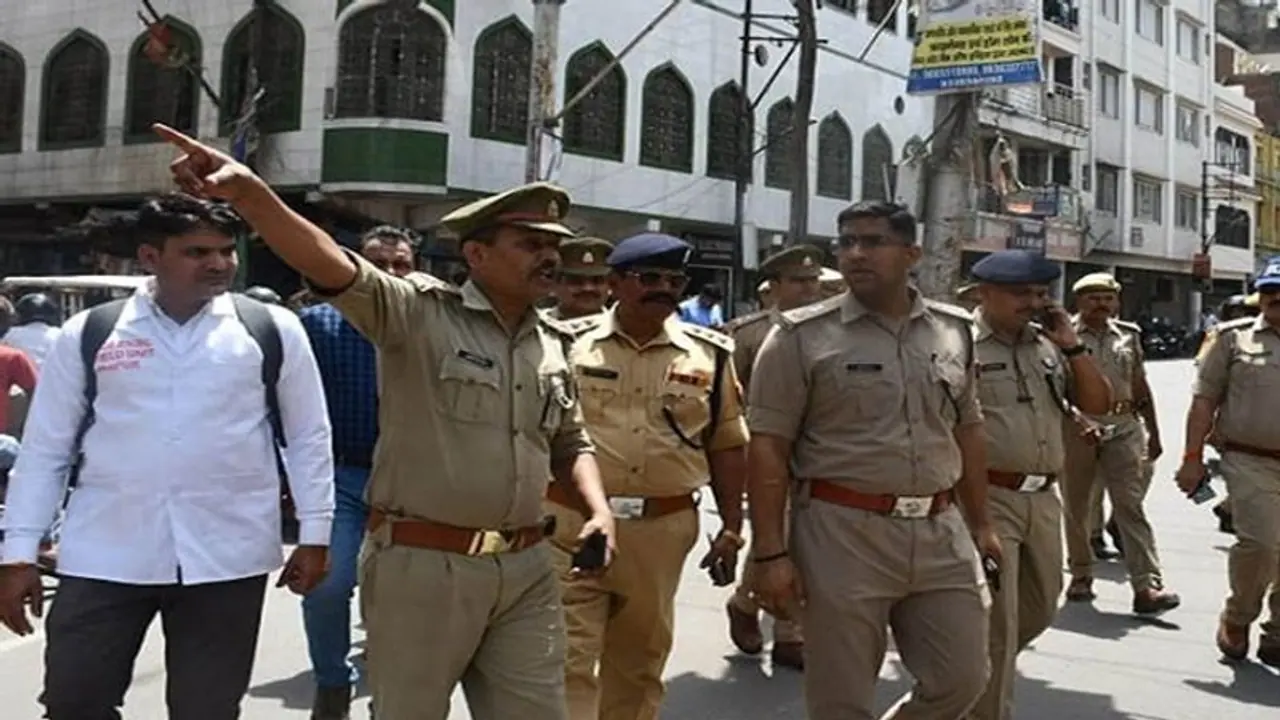 कानपुर हिंसा: एसआईटी ने संभाली कमान, टीम ने पूरे क्षेत्र का किया दौरा, अधिकारियों से ली पूरी अपडेट कानपुर हिंसा: एसआईटी ने संभाली कमान, टीम ने पूरे क्षेत्र का किया दौरा, अधिकारियों से ली पूरी अपडेट