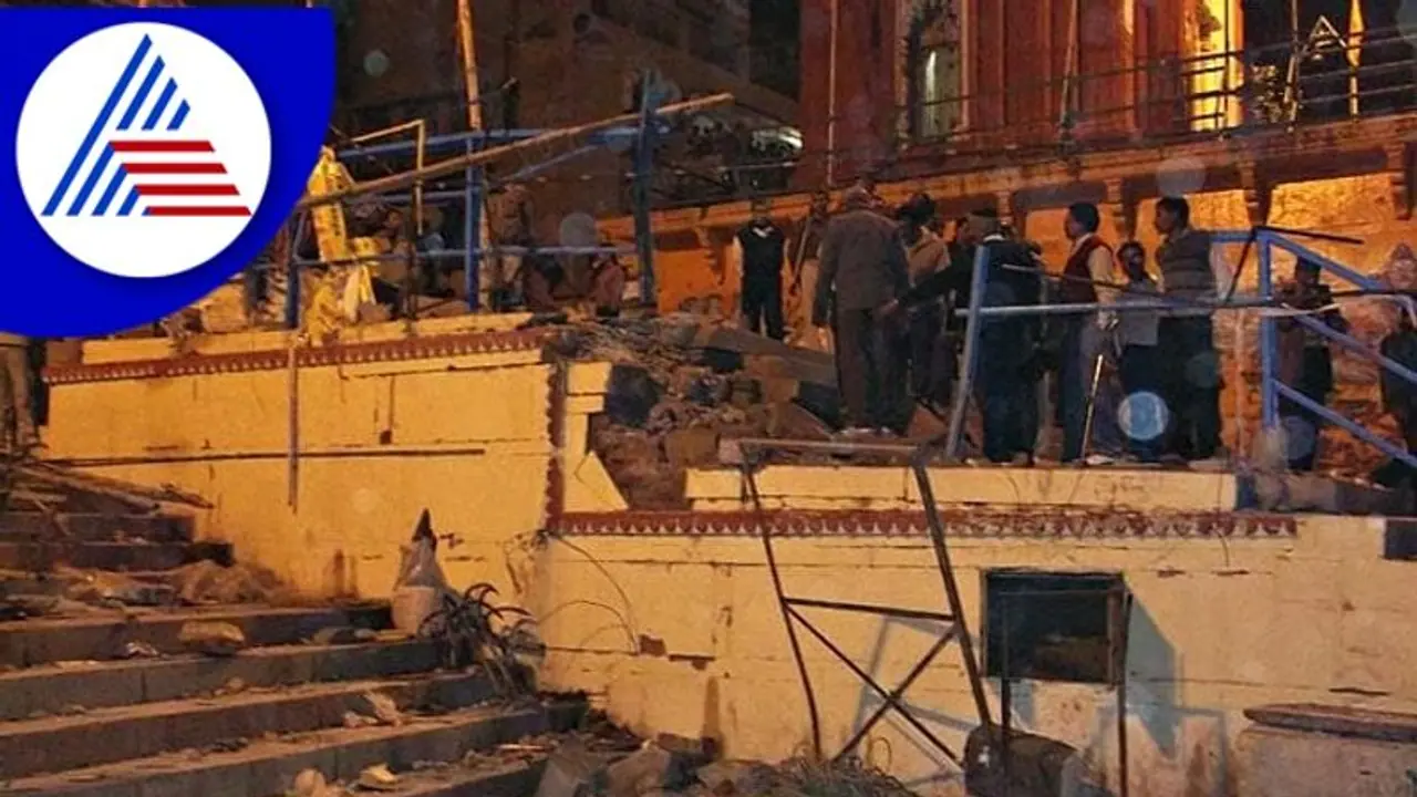 ವಾರಣಾಸಿ ಸರಣಿ ಸ್ಫೋಟ, ಭಯೋತ್ಪಾದಕ ವಲೀಯುಲ್ಲಾಗೆ ಗಲ್ಲು ಶಿಕ್ಷೆ! ವಾರಣಾಸಿ ಸರಣಿ ಸ್ಫೋಟ, ಭಯೋತ್ಪಾದಕ ವಲೀಯುಲ್ಲಾಗೆ ಗಲ್ಲು ಶಿಕ್ಷೆ!