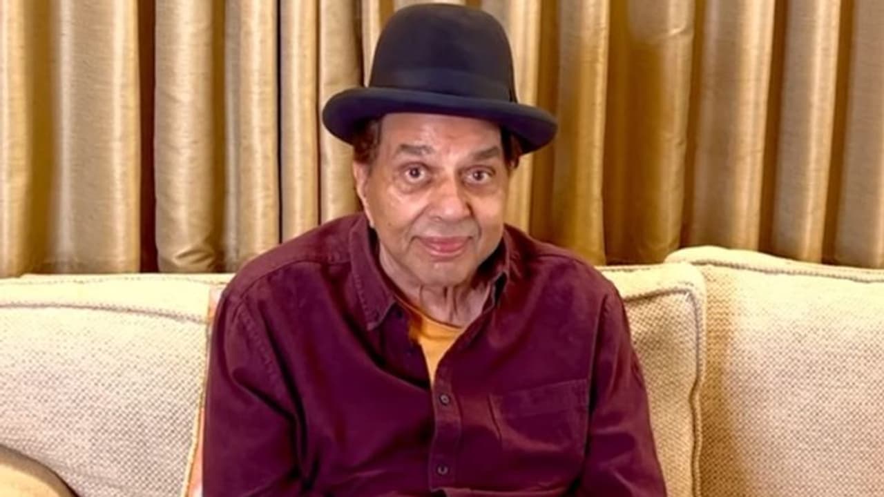 Dharmendra quashes ‘hospitalisation’ rumours; says, ‘I am not sick’ in a video