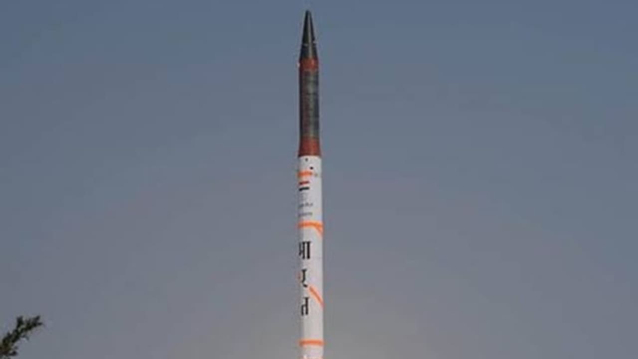 ദീർഘദൂര ബാലിസ്റ്റിക് മിസൈലായ അഗ്നി IV വിജയകരമായി പരീക്ഷിച്ച് ഇന്ത്യ
