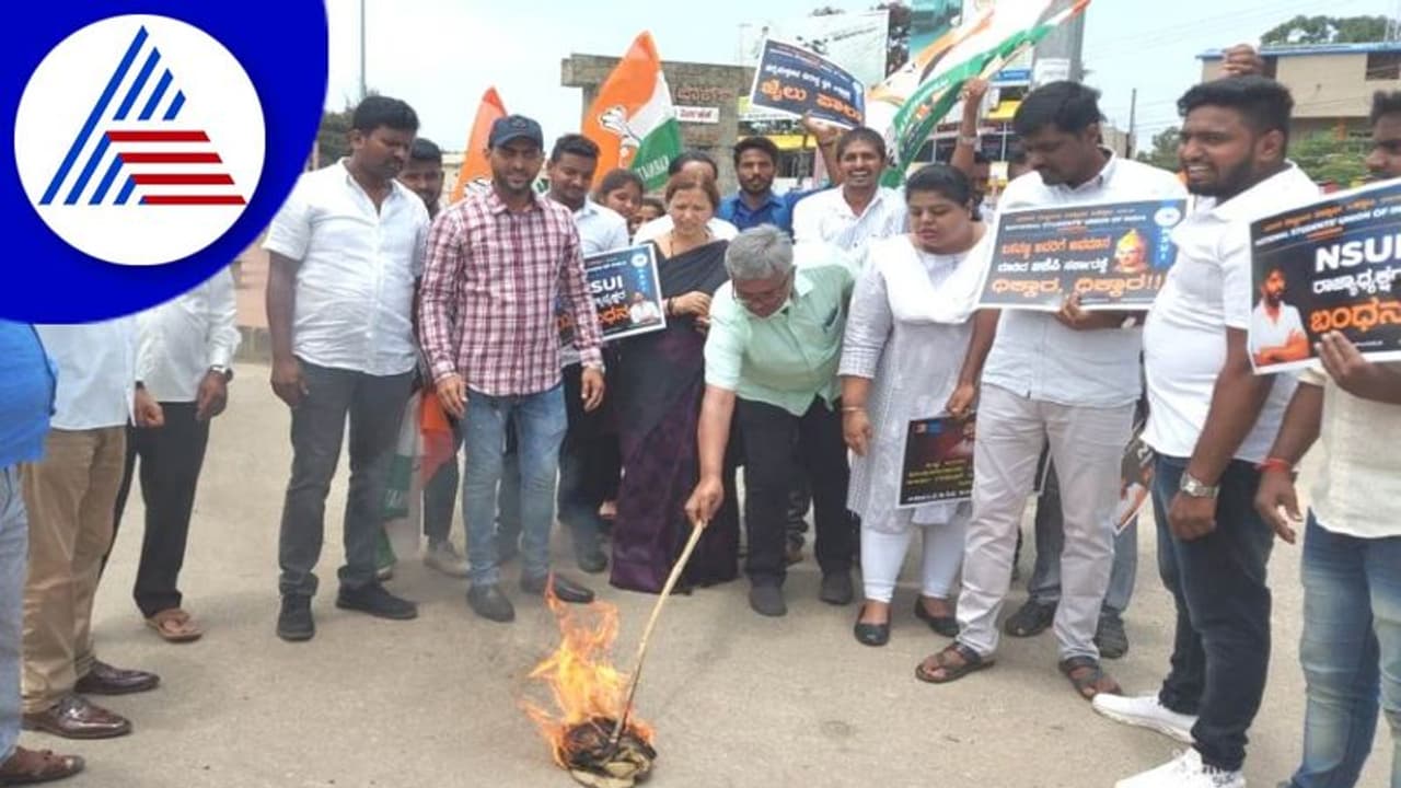 Chaddi war: కర్నాటకలో మరో కొత్త వివాదం.. కాంగ్రెస్, బీజేపీ మధ్య "చెడ్డీ వార్" Chaddi war: కర్నాటకలో మరో కొత్త వివాదం.. కాంగ్రెస్, బీజేపీ మధ్య "చెడ్డీ వార్"