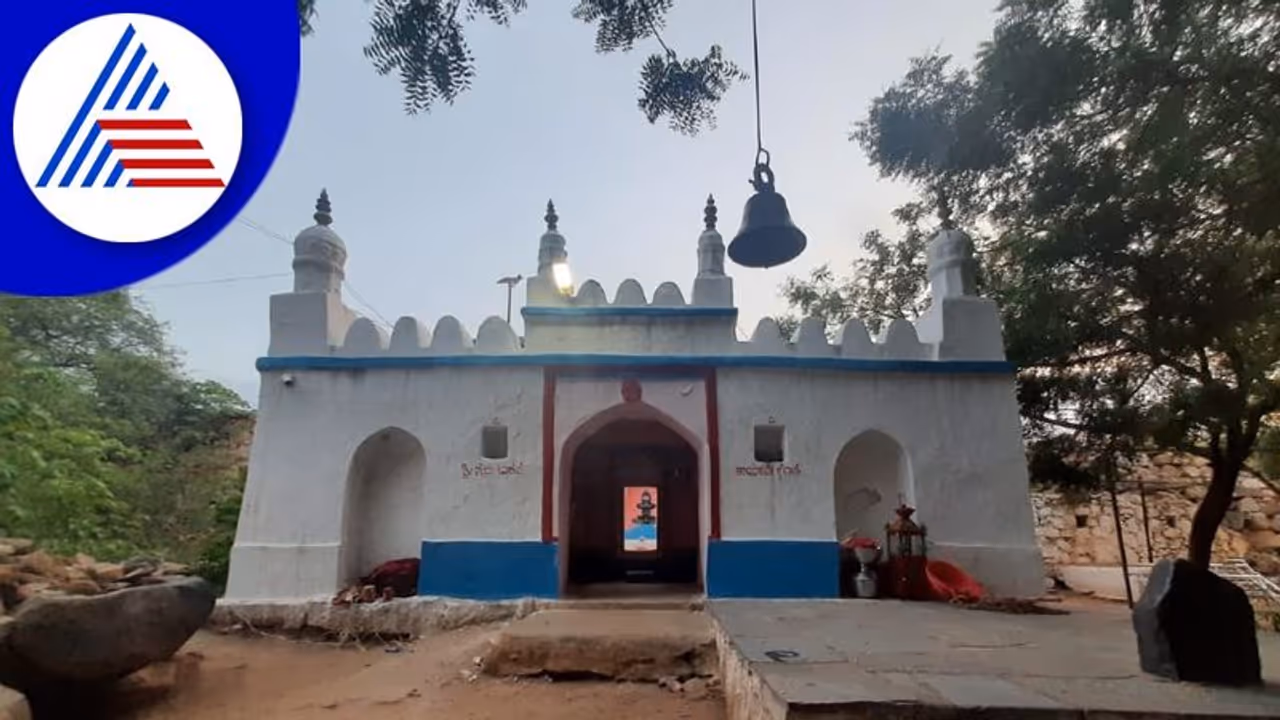 ಜಲದುರ್ಗ ಕೋಟೆಯಲ್ಲಿದೆ ಭಾವೈಕ್ಯತೆ ಸಂದೇಶದ ಮಂದಿರ: ಇಸ್ಲಾಮಿಕ್ ಶೈಲಿಯ ಮಂದಿರದಲ್ಲಿ ನಿತ್ಯ ಲಿಂಗ ಪೂಜೆ! ಜಲದುರ್ಗ ಕೋಟೆಯಲ್ಲಿದೆ ಭಾವೈಕ್ಯತೆ ಸಂದೇಶದ ಮಂದಿರ: ಇಸ್ಲಾಮಿಕ್ ಶೈಲಿಯ ಮಂದಿರದಲ್ಲಿ ನಿತ್ಯ ಲಿಂಗ ಪೂಜೆ!