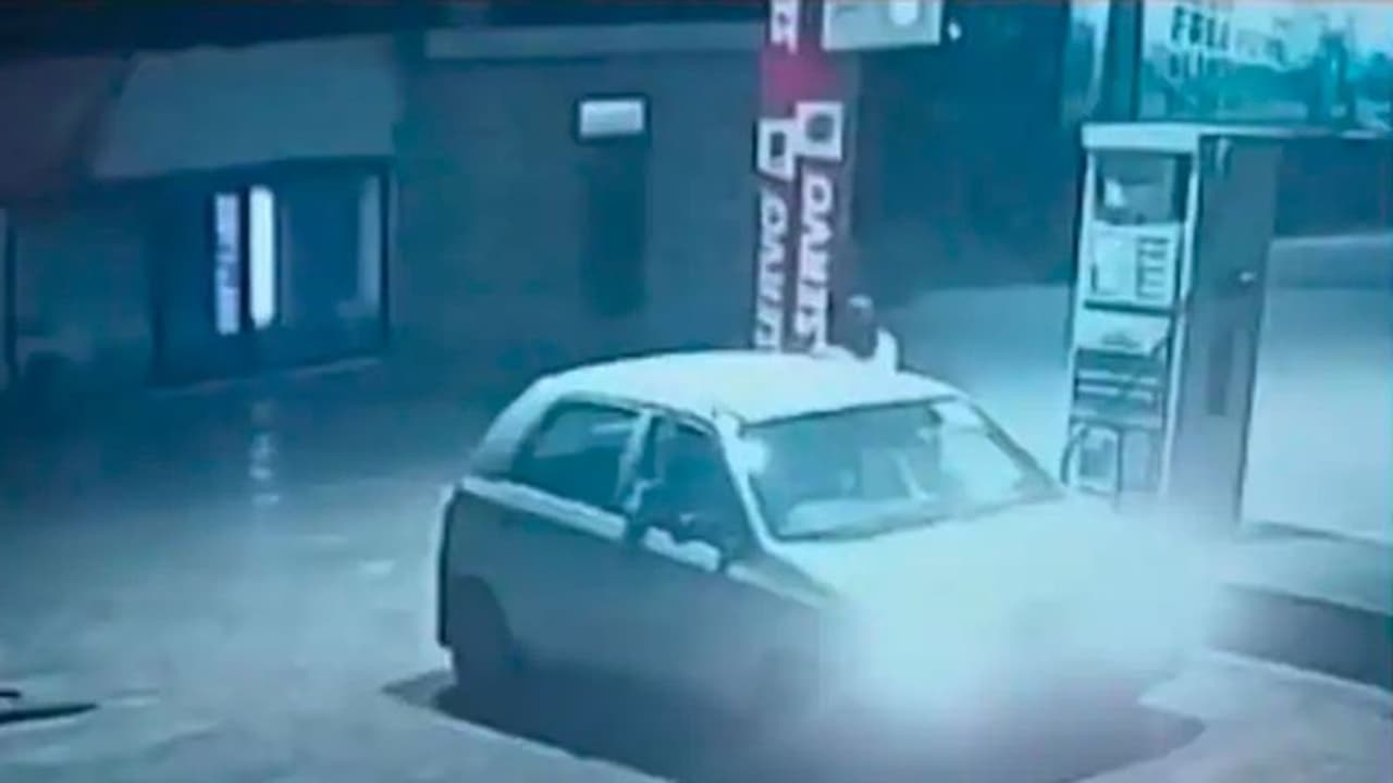 मूसेवाला मर्डर केस : पंजाब पुलिस के हाथ लगा अहम सबूत, हत्या के 9 घंटे बाद मोगा में पेट्रोल भरवाते दिखे शूटर्स मूसेवाला मर्डर केस : पंजाब पुलिस के हाथ लगा अहम सबूत, हत्या के 9 घंटे बाद मोगा में पेट्रोल भरवाते दिखे शूटर्स