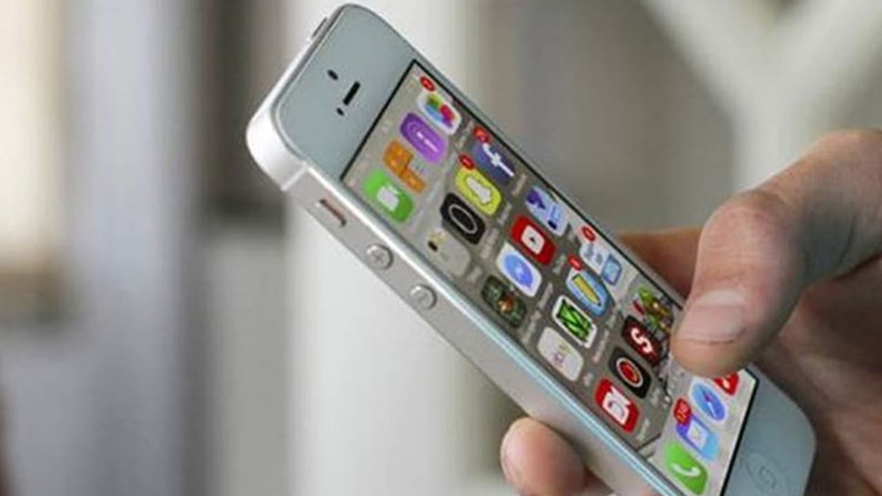 மக்களே உஷார்.. ஆன்லைன் செயலி மூலம் கடன் வாங்கிய நபரின் நிலையை பார்த்தீங்களா? போலீஸ் ஸ்டேசனில் கதறல்.! மக்களே உஷார்.. ஆன்லைன் செயலி மூலம் கடன் வாங்கிய நபரின் நிலையை பார்த்தீங்களா? போலீஸ் ஸ்டேசனில் கதறல்.!