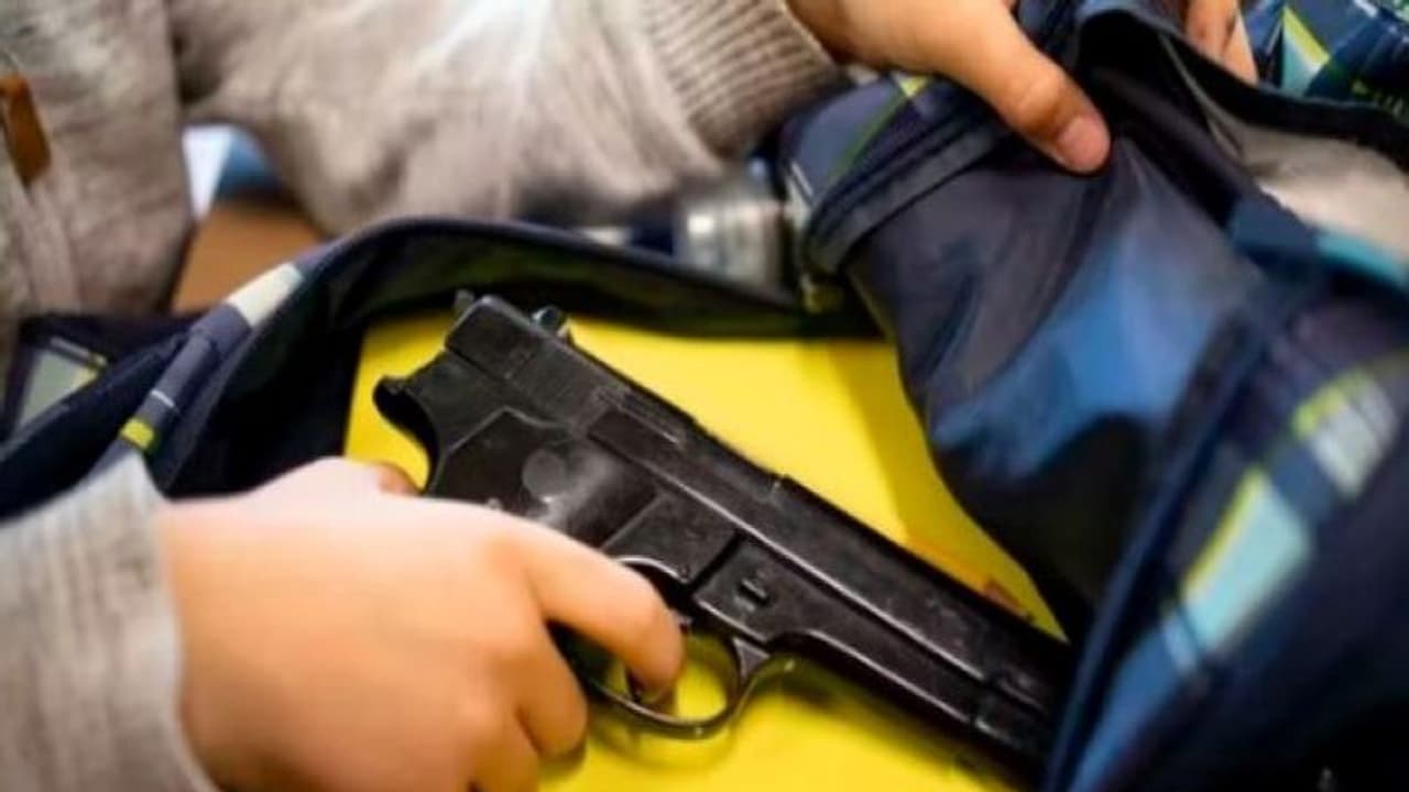 US Supreme Court: US సుప్రీం కోర్ట్ సంచ‌ల‌న తీర్పు.. తుపాకులు క‌లిగి ఉండ‌టం అమెరికన్ల హక్కు 