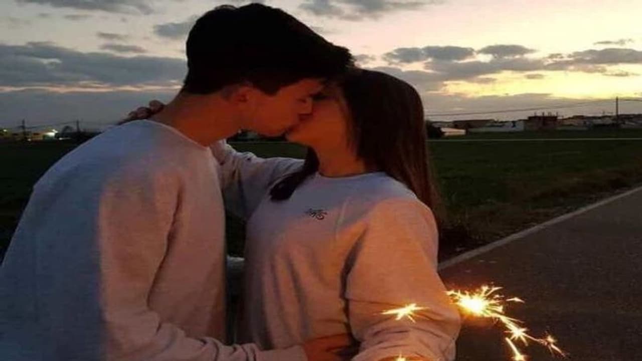 प्रेमिका को शादी के लिए प्रपोज करने ही वाला था युवक, तभी कर्मचारी ने की गंदी हरकत, 35 लाख लोगों ने देखा वीडियो