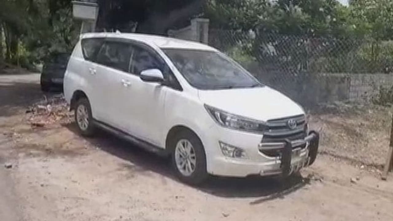 Hyderabad gang rape: इनोवा में मिले 17 साल की पीड़िता के टिश्यू और ईयरिंग ने खोला बड़ा राज़