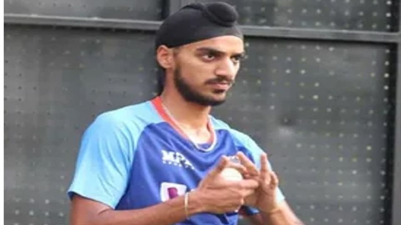 IND vs SA: நல்ல வேகம்; துல்லியமான யார்க்கர்கள்..! பயிற்சியில் பட்டைய கிளப்பும் அர்ஷ்தீப் சிங்.. வைரல் வீடியோ IND vs SA: நல்ல வேகம்; துல்லியமான யார்க்கர்கள்..! பயிற்சியில் பட்டைய கிளப்பும் அர்ஷ்தீப் சிங்.. வைரல் வீடியோ