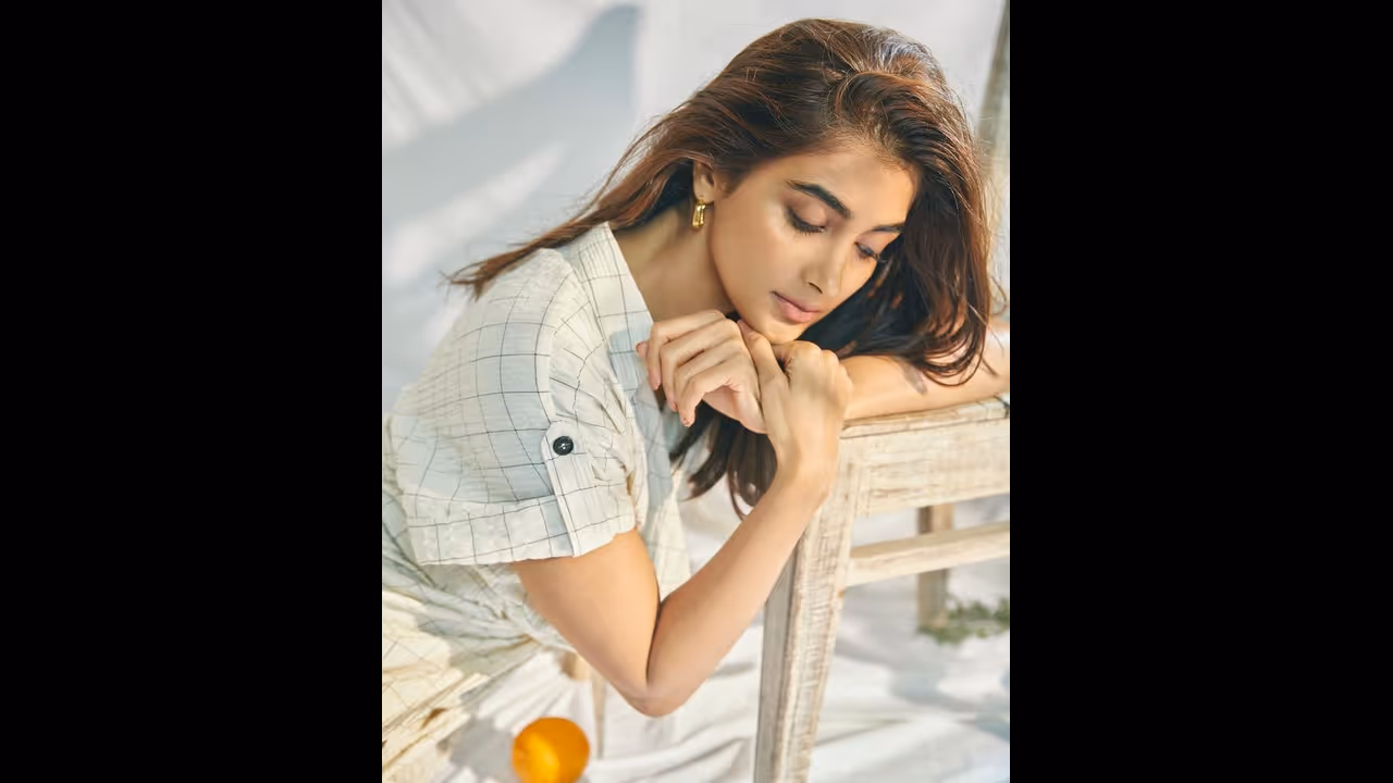 Pooja Hegde: పూజా హెగ్డేకు చేదు అనుభవం, బిల్ కట్టనంటూ నిర్మాత షాక్?!