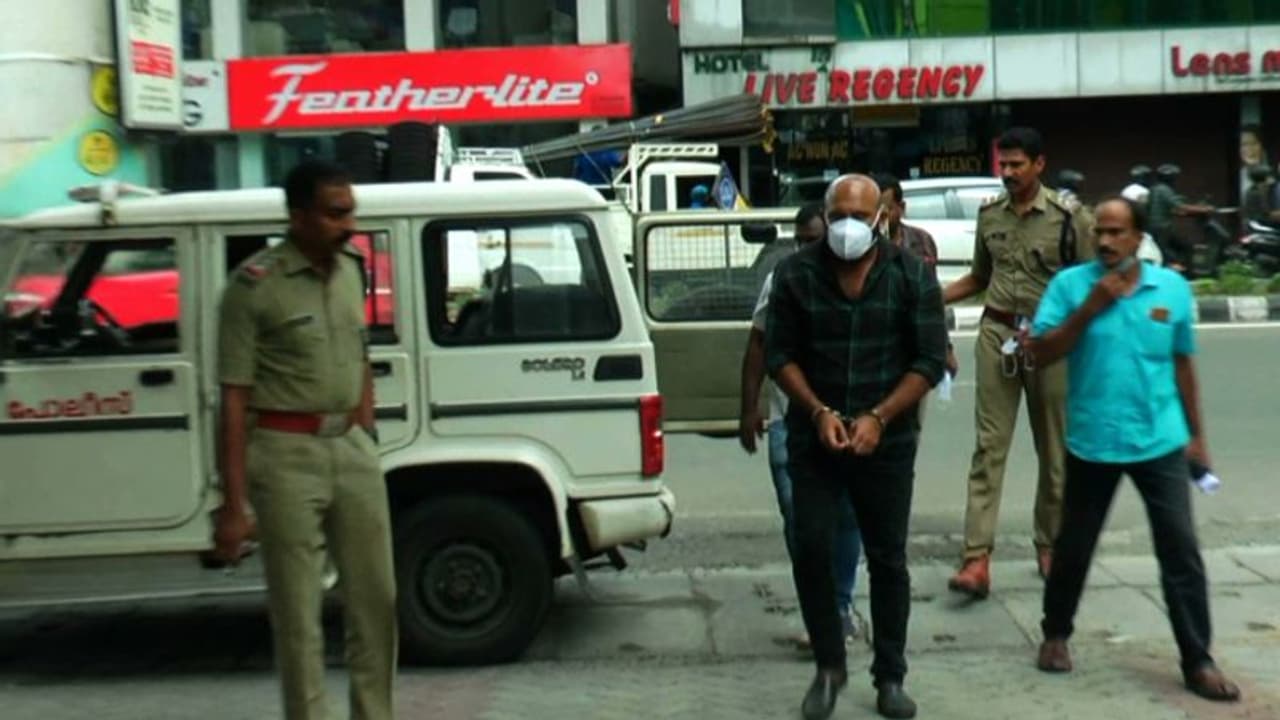 കൊച്ചിയിൽ പെട്രോൾ പമ്പ് കള്ളനെ പിടിക്കാൻ പൊലീസിന്റെ അത്യധ്വാനം; 200 ഓളം സിസിടിവികൾ പരിശോധിച്ചു!