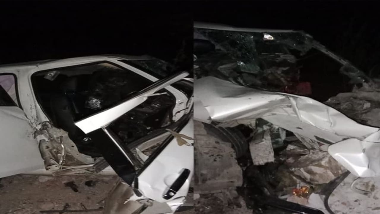 राजस्थान में एक्सीडेंट, दो मौत : डिवाइडर से टकराकर डिब्बे की तरह पिचक गई कार, तेज धमाका सुन दौड़े लोग