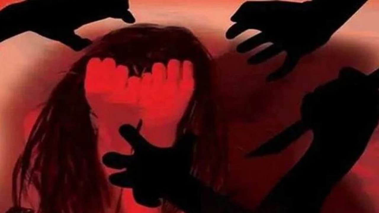 ఫ్యామిలీకి పరిచయం చేస్తానని తీసుకెళ్లి.. స్నేహితురాలిపై అత్యాచారం.. ఫ్యామిలీకి పరిచయం చేస్తానని తీసుకెళ్లి.. స్నేహితురాలిపై అత్యాచారం..