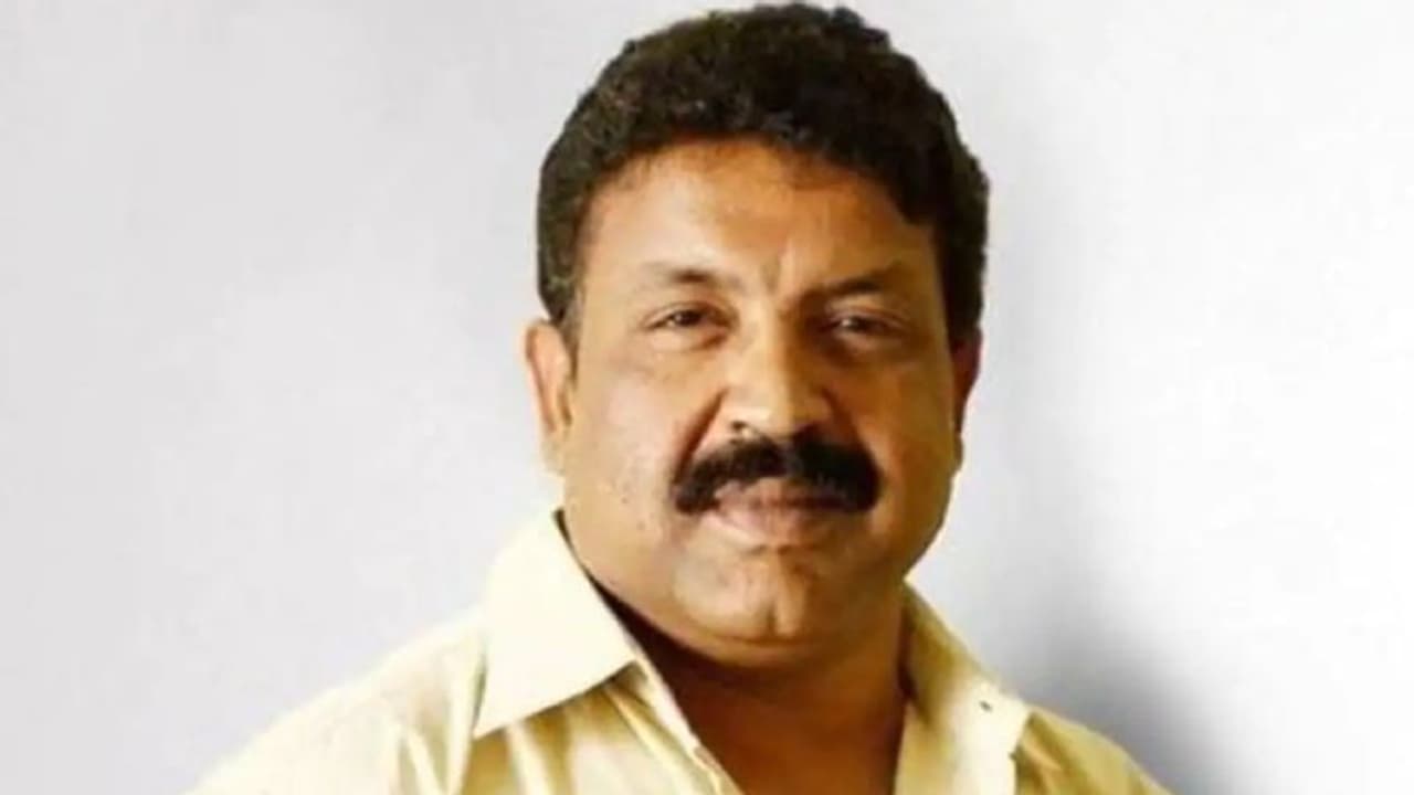 Ajith Manager : பத்திரிக்கையாளரை தாக்கி அடாவடி செய்ததாக அஜித்தின் மேலாளர் மீது போலீஸில் பரபரப்பு புகார் Ajith Manager : பத்திரிக்கையாளரை தாக்கி அடாவடி செய்ததாக அஜித்தின் மேலாளர் மீது போலீஸில் பரபரப்பு புகார்