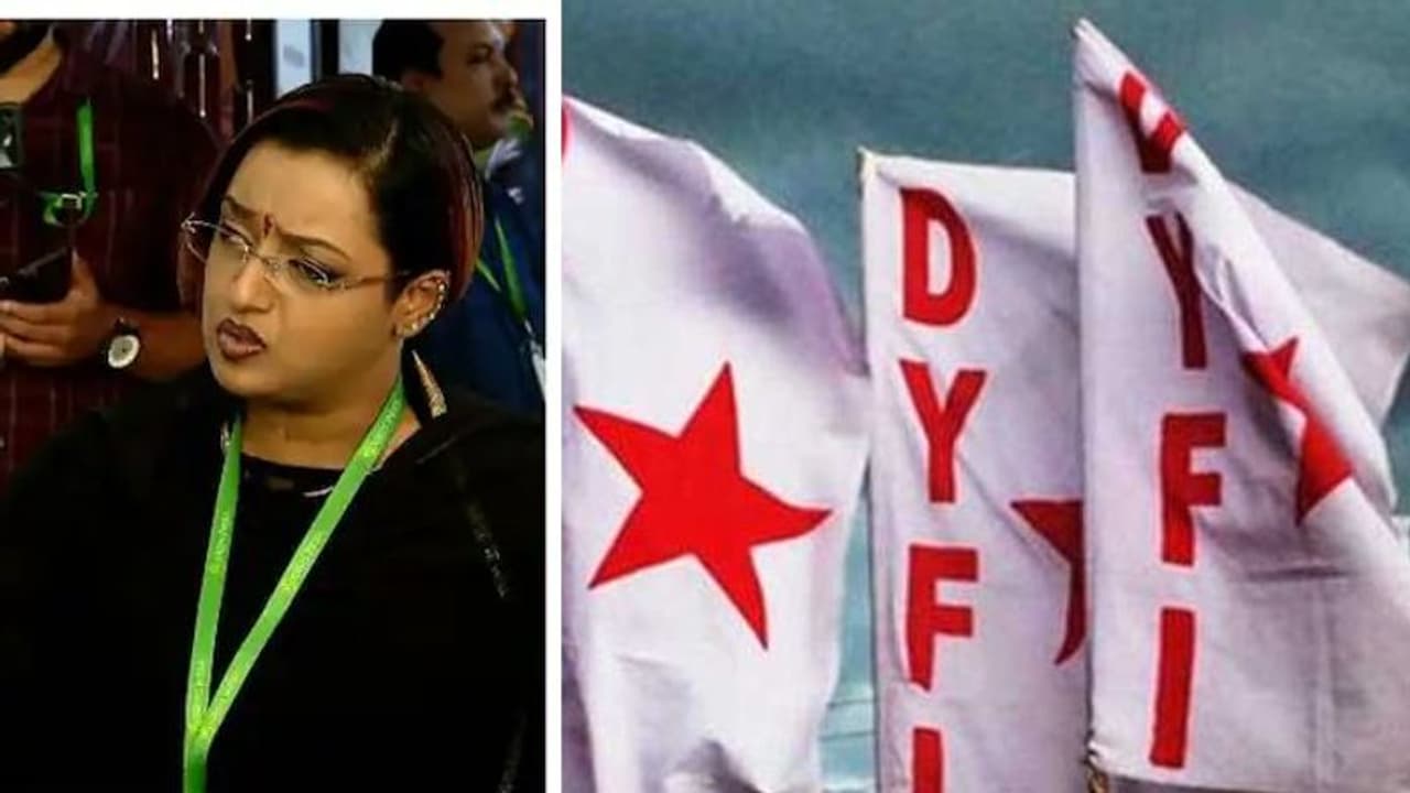 സ്വപ്നയുടെ വെളിപ്പെടുത്തല്; ചീറ്റിപ്പോയ പടക്കത്തിന്ന് തീപ്പെട്ടി ഉരക്കുകയാണ് പ്രതിപക്ഷമെന്ന് ഡിവൈഎഫ്ഐ സ്വപ്നയുടെ വെളിപ്പെടുത്തല്; ചീറ്റിപ്പോയ പടക്കത്തിന്ന് തീപ്പെട്ടി ഉരക്കുകയാണ് പ്രതിപക്ഷമെന്ന് ഡിവൈഎഫ്ഐ