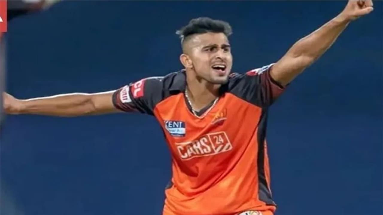 ICC T20 World Cup ಟೂರ್ನಿಗೆ ಟೀಂ ಇಂಡಿಯಾ ಈ ವೇಗಿಯನ್ನು ಆಯ್ಕೆ ಮಾಡಬಾರದೆಂದ ರವಿಶಾಸ್ತ್ರಿ..! ICC T20 World Cup ಟೂರ್ನಿಗೆ ಟೀಂ ಇಂಡಿಯಾ ಈ ವೇಗಿಯನ್ನು ಆಯ್ಕೆ ಮಾಡಬಾರದೆಂದ ರವಿಶಾಸ್ತ್ರಿ..!