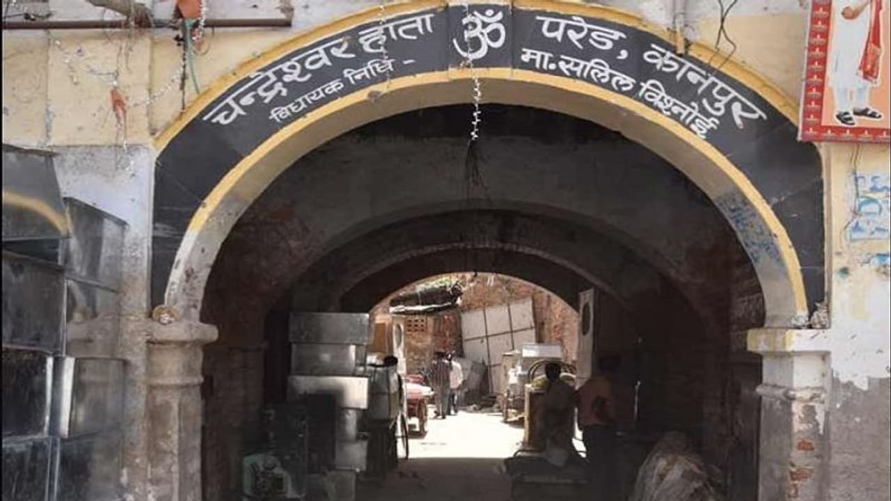 कानपुर हिंसा के बाद चंद्रेश्वर हाते से पलायन कर रहे लोग, दहशत से घर में कैद महिलाएं और बच्चे