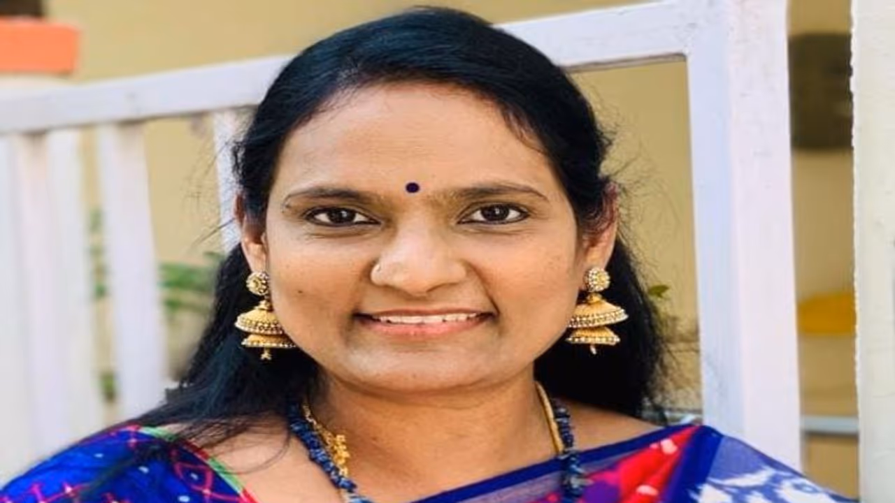 డా.కె.గీత కవిత : యుద్ధప్రశ్నలు కొన్ని 2 డా.కె.గీత కవిత : యుద్ధప్రశ్నలు కొన్ని 2