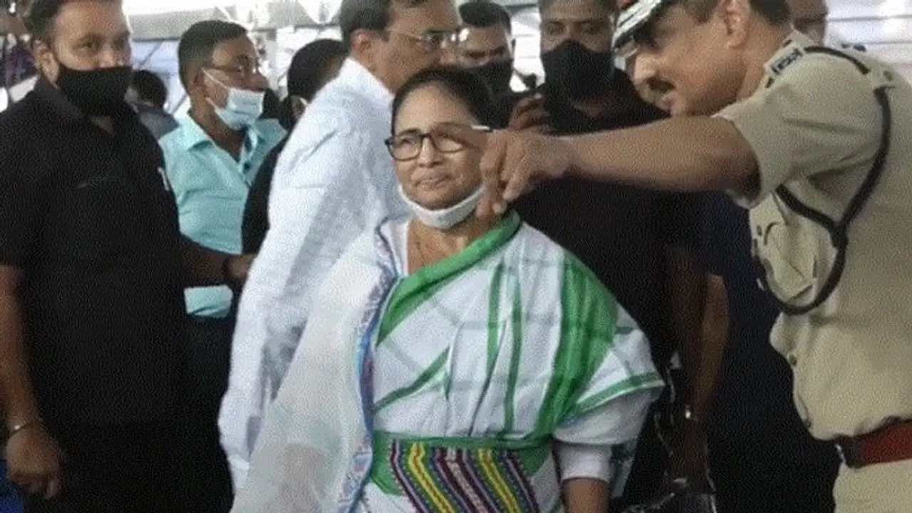 তৃণমূলের দলীয় কার্যালয়ে নব নির্বাচিত মধ্যশিক্ষা পর্ষদ সভাপতি, তুঙ্গে বিতর্ক তৃণমূলের দলীয় কার্যালয়ে নব নির্বাচিত মধ্যশিক্ষা পর্ষদ সভাপতি, তুঙ্গে বিতর্ক