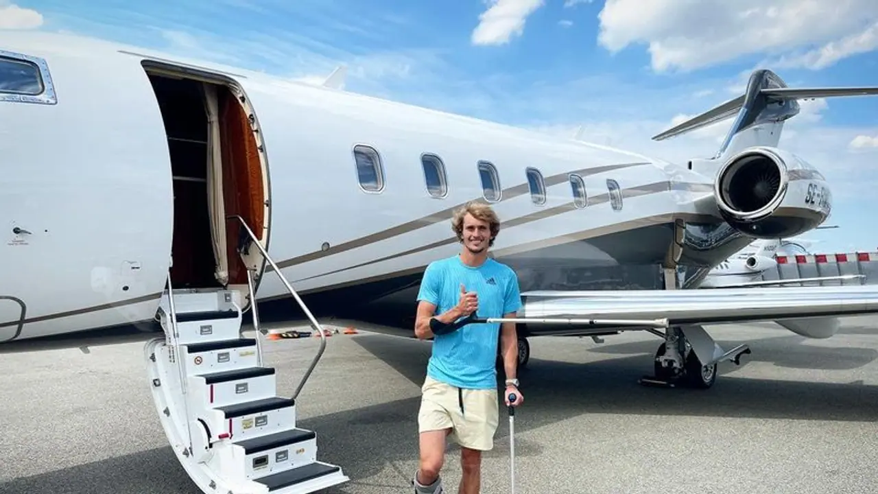 Alexander Zverev undergoes surgery to repair 3 lateral torn ligaments Alexander Zverev undergoes surgery to repair 3 lateral torn ligaments