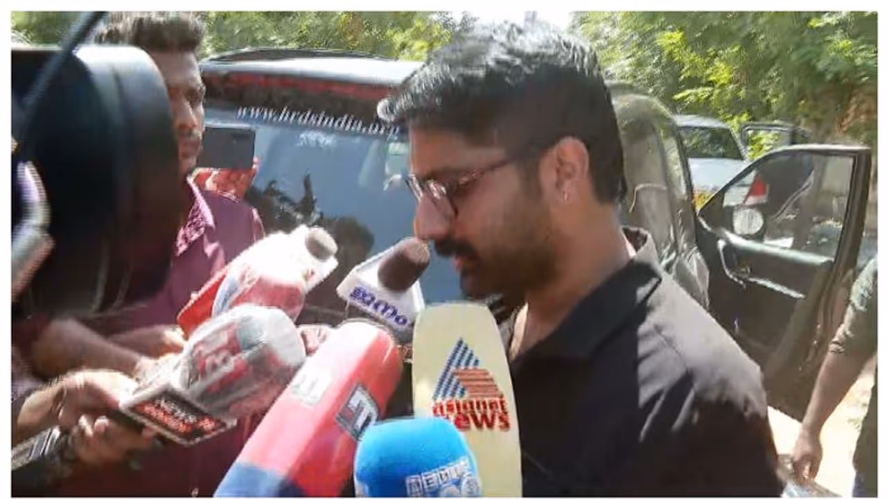 'സ്വപ്ന ഇന്നലെ മൊഴി കൊടുത്തത് ആര് പറഞ്ഞിട്ടെന്ന് ചോദിച്ചു', വിജിലൻസ് സരിത്തിനെ വിട്ടു