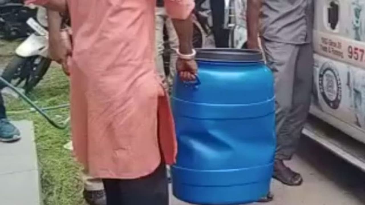 காதல் மனைவியை கொன்று துண்டு துண்டாக வெட்டி டிரம்மில் அடைத்த சைக்கோ கணவன்.. என்ன காரணம் தெரியுமா? காதல் மனைவியை கொன்று துண்டு துண்டாக வெட்டி டிரம்மில் அடைத்த சைக்கோ கணவன்.. என்ன காரணம் தெரியுமா?