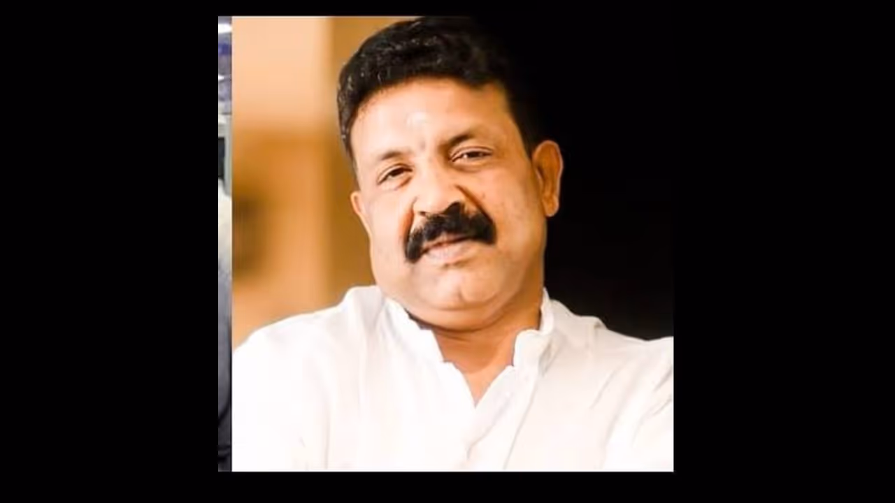 இனி கண்ணிய குறைவா நடந்துக்க மாட்டேன்.. பத்திரிக்கையாளரிடம் பகிரங்க மன்னிப்பு கோரிய அஜித்தின் மேலாளர். இனி கண்ணிய குறைவா நடந்துக்க மாட்டேன்.. பத்திரிக்கையாளரிடம் பகிரங்க மன்னிப்பு கோரிய அஜித்தின் மேலாளர்.