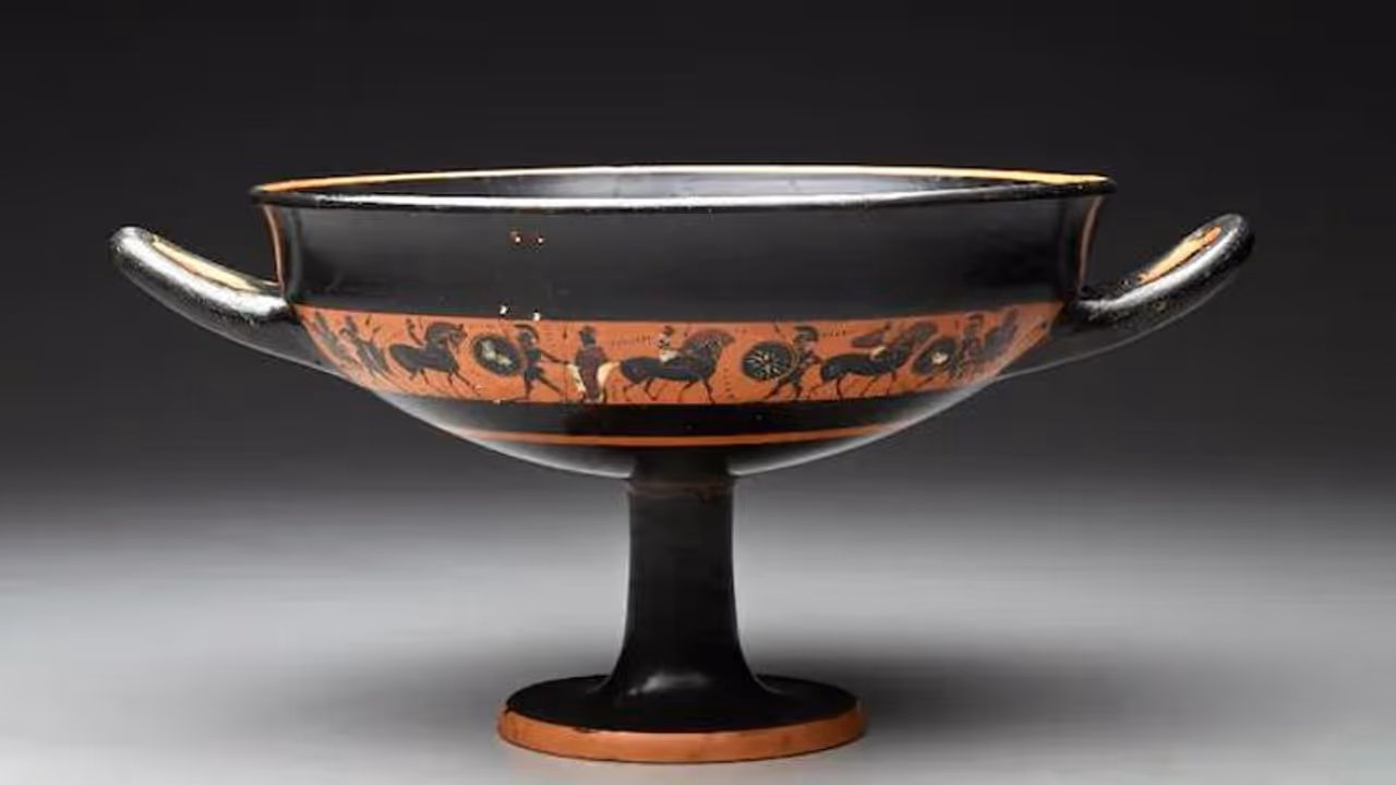 കാമുകിയോടുള്ള ദേഷ്യം തീർക്കാൻ മ്യൂസിയത്തിലെ വസ്തുക്കളടിച്ചു തകർത്തു, 40 കോടിയുടെ നഷ്ടം കാമുകിയോടുള്ള ദേഷ്യം തീർക്കാൻ മ്യൂസിയത്തിലെ വസ്തുക്കളടിച്ചു തകർത്തു, 40 കോടിയുടെ നഷ്ടം