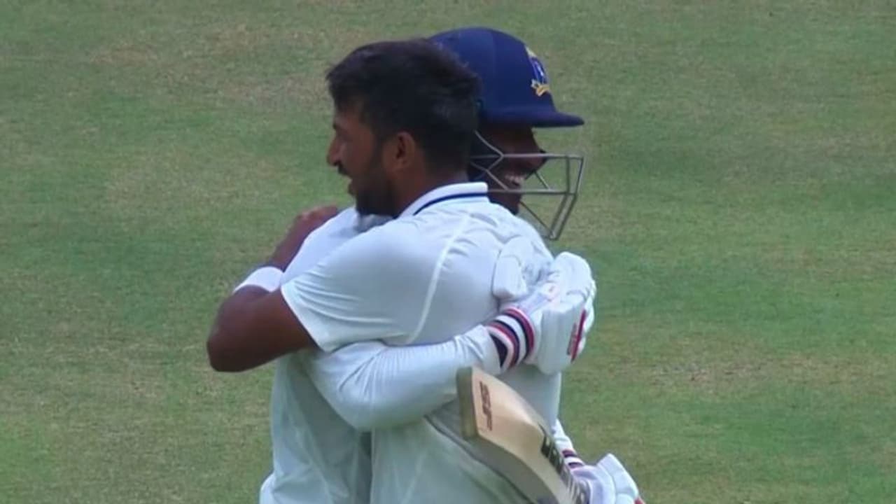 ৭৭৩ রানে ইনিংস ডিক্লেয়ার বাংলার, তৃতীয় দিনের শেষে ৫ উইকেট হারিয়ে চাপে ঝাড়খণ্ড