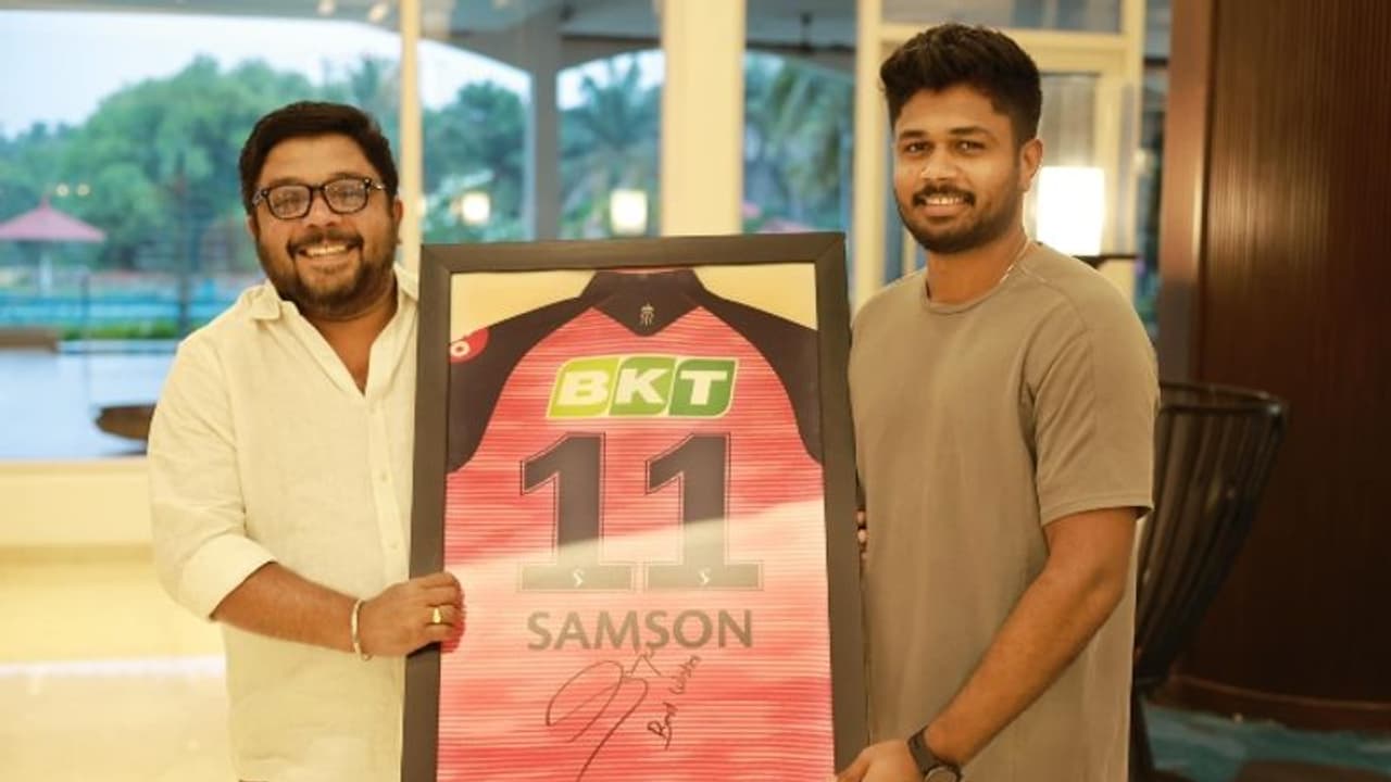 'എന്റെ എല്ലാ ക്രിക്കറ്റ് ഓർമ്മകളും ഒരു നിമിഷം മനസിലേക്കുവന്നു'; സന്തോഷം പങ്കുവച്ച് ജോണി ആന്റണി 'എന്റെ എല്ലാ ക്രിക്കറ്റ് ഓർമ്മകളും ഒരു നിമിഷം മനസിലേക്കുവന്നു'; സന്തോഷം പങ്കുവച്ച് ജോണി ആന്റണി