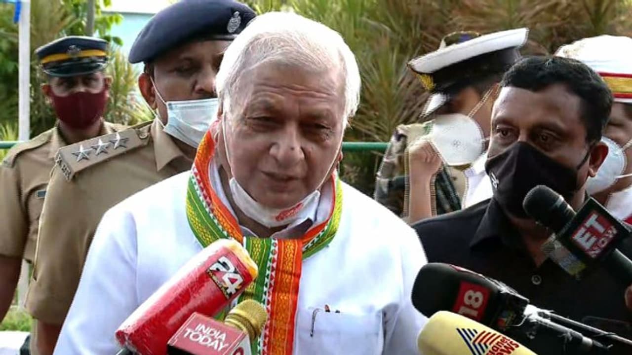 'നിയമമാണ് പ്രധാനം, വ്യക്തിയല്ല', പേഴ്സണല്‍ സ്റ്റാഫ് അംഗങ്ങളെ മാറ്റി നിയമിച്ചതില്‍ ഗവര്‍ണര്‍ക്ക് അതൃപ്തി